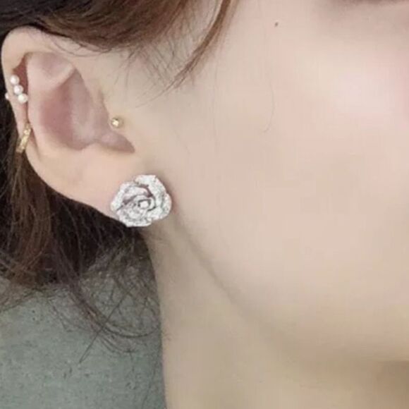 The Romantic 925 Silver & cubic zirconia Rose design Stud Earrings - Picture 4 of 10